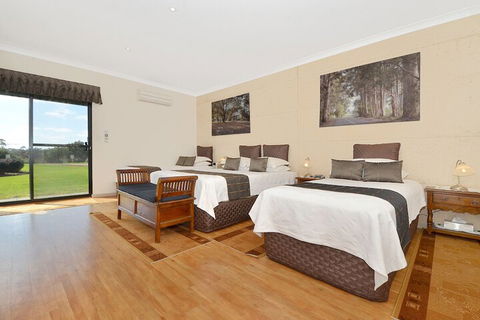 Sensational Heights Bed & Breakfast - Sunshine Coast Guide 6