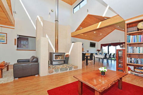 Sensational Heights Bed & Breakfast - Sunshine Coast Guide 5