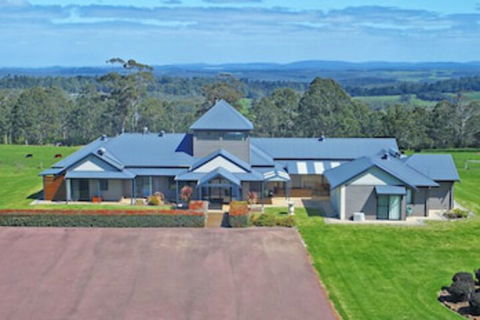 Sensational Heights Bed & Breakfast - Sunshine Coast Guide 0