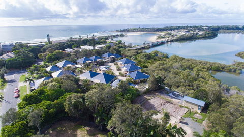 Hastings Cove Waterfront Holiday Apartments - Sunshine Coast Guide 2