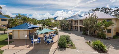 Hastings Cove Waterfront Holiday Apartments - Sunshine Coast Guide 3