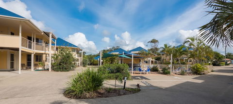 Hastings Cove Waterfront Holiday Apartments - Sunshine Coast Guide 5
