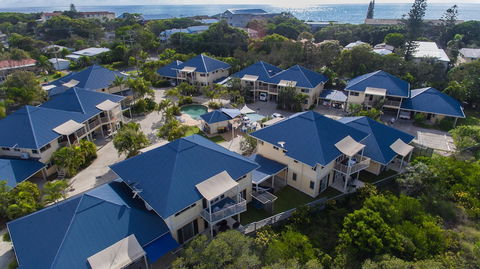 Hastings Cove Waterfront Holiday Apartments - Sunshine Coast Guide 1