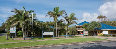 Hastings Cove Waterfront Holiday Apartments - Sunshine Coast Guide 4