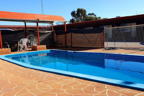 Ardeanal Motel West Wyalong - Sunshine Coast Guide 2