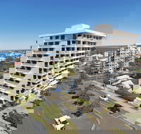 Burgess  Kings Beach Apartments - Sunshine Coast Guide