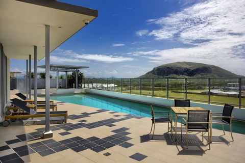 White Shells Luxury Apartments - Sunshine Coast Guide 2