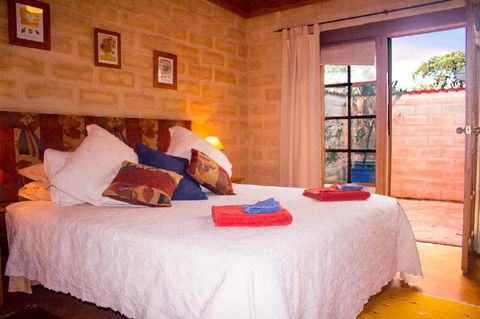 Dees Villa Bed & Breakfast - Sunshine Coast Guide 2