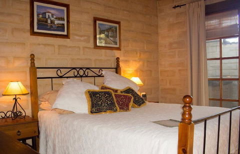 Dees Villa Bed & Breakfast - Sunshine Coast Guide 3