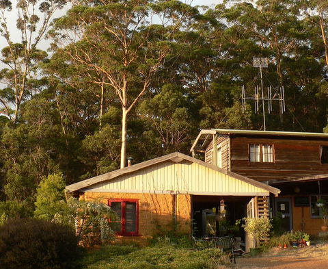 Bombina Cottages - Sunshine Coast Guide 1
