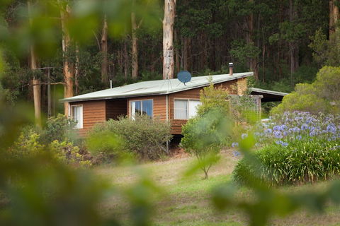 Bombina Cottages - Sunshine Coast Guide 2