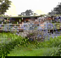 Bombina Cottages - Sunshine Coast Guide