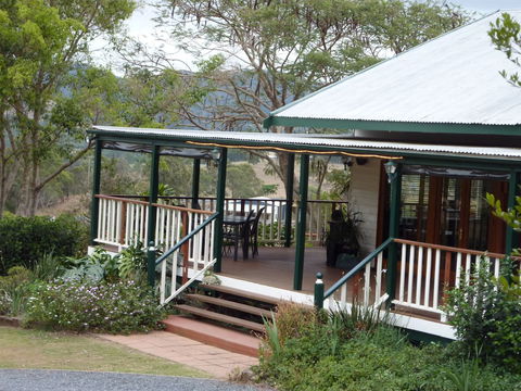 Amamoor Homestead B&B And Country Cottages - Sunshine Coast Guide 1