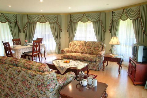 Carolynnes Cottages - Sunshine Coast Guide 6