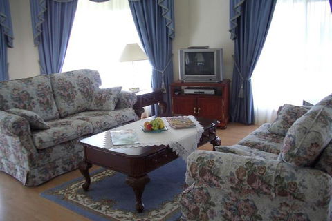 Carolynnes Cottages - Sunshine Coast Guide 2
