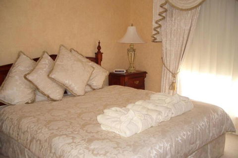 Carolynnes Cottages - Sunshine Coast Guide 7