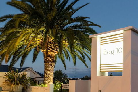 Bay 10 Accommodation - Sunshine Coast Guide 1