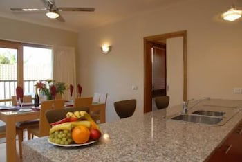 The Lakes Apartments - Sunshine Coast Guide 4