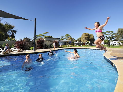NRMA Eastern Beach Holiday Park - Sunshine Coast Guide 1
