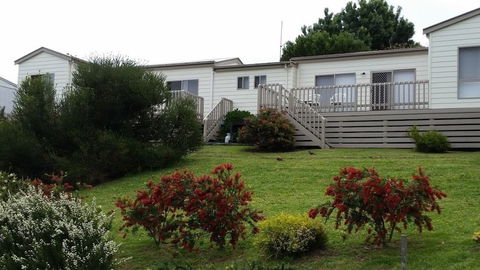Lookout Holiday Units - Sunshine Coast Guide 3