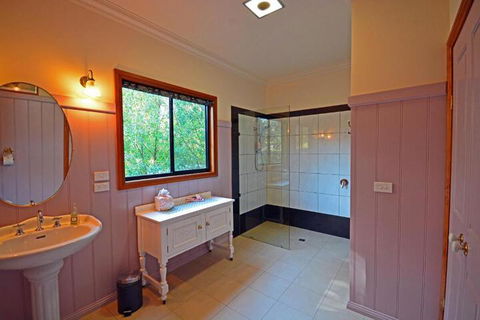 Araluen Park Cottages - Sunshine Coast Guide 2