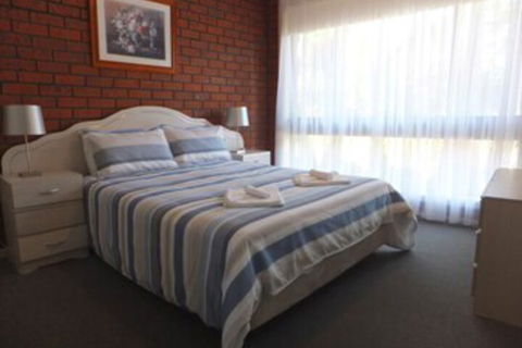 Paradise Holiday Apartments - Sunshine Coast Guide 0