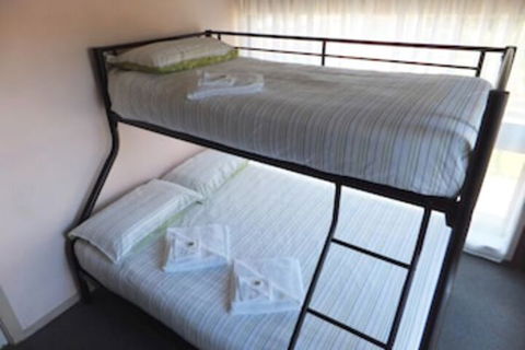 Paradise Holiday Apartments - Sunshine Coast Guide 4