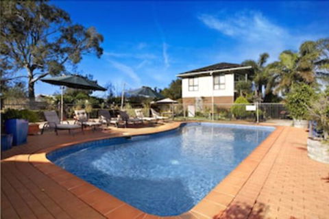 Paradise Holiday Apartments - Sunshine Coast Guide 2