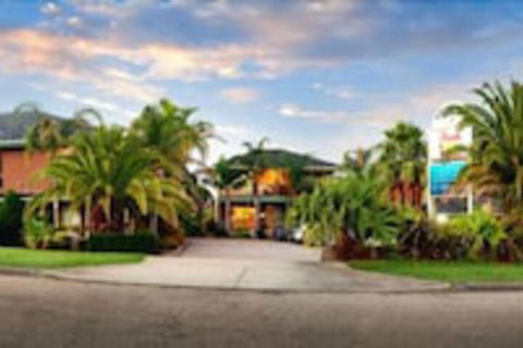 Paradise Holiday Apartments - Sunshine Coast Guide 1