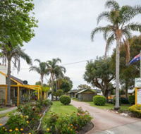 Lazy Acre Log Cabins - Sunshine Coast Guide