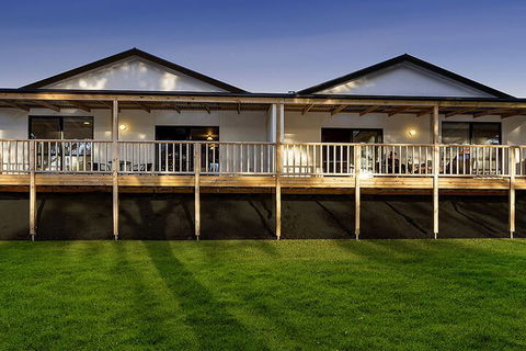 A1 Motels Port Fairy Motel And Apartments - Sunshine Coast Guide 2