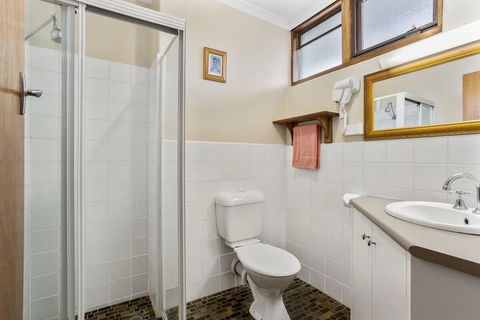 A1 Motels Port Fairy Motel And Apartments - Sunshine Coast Guide 6