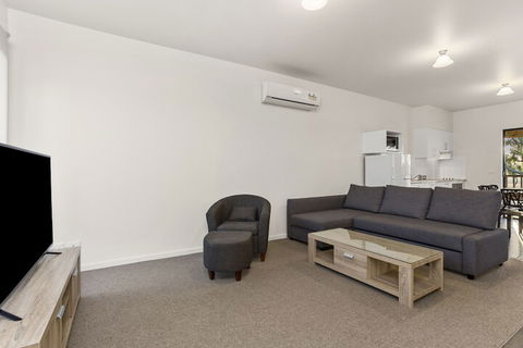 A1 Motels Port Fairy Motel And Apartments - Sunshine Coast Guide 1