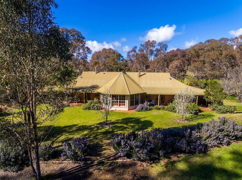 Wildwood Guesthouse - Sunshine Coast Guide 0
