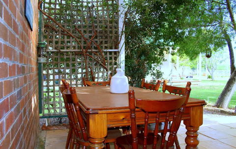 Old School House B & B Mudgee - Sunshine Coast Guide 0