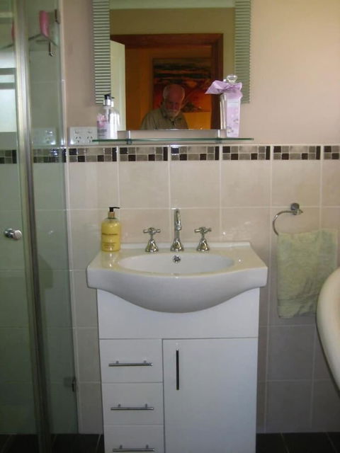 Mudgee Bed And Breakfast - Sunshine Coast Guide 5