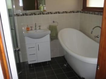 Mudgee Bed And Breakfast - Sunshine Coast Guide 2