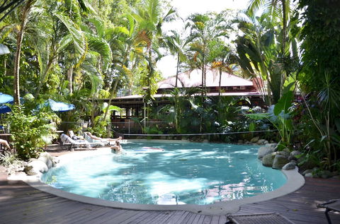 PKs Jungle Village - Hostel - Sunshine Coast Guide 1