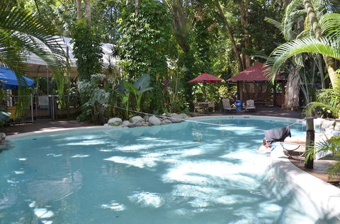 PKs Jungle Village - Hostel - Sunshine Coast Guide 2