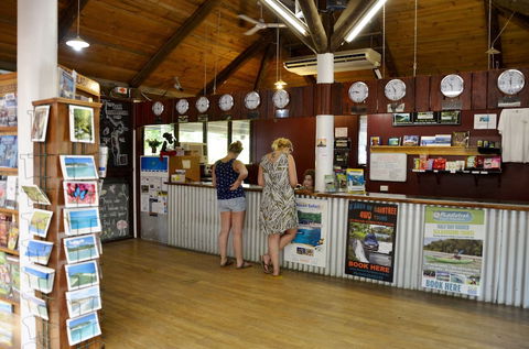 PKs Jungle Village - Hostel - Sunshine Coast Guide 3