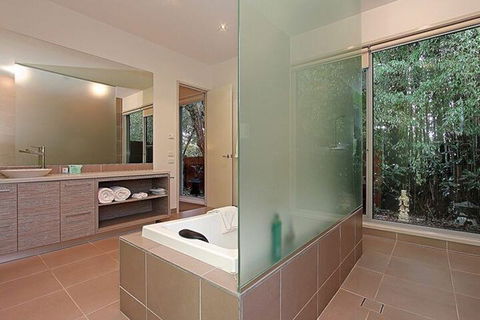 Limetree Hideaway - Sunshine Coast Guide 4
