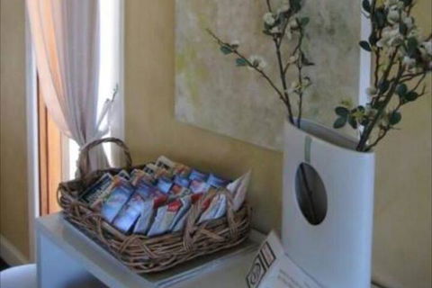Outlook Hill Pavilion Suites & Spa Cottages - Sunshine Coast Guide 7