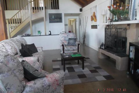 Outlook Hill Pavilion Suites & Spa Cottages - Sunshine Coast Guide 6