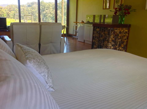 Valley Farm Vineyard Cottages - Sunshine Coast Guide 3