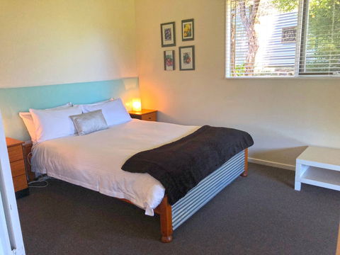 Valley Farm Vineyard Cottages - Sunshine Coast Guide 5