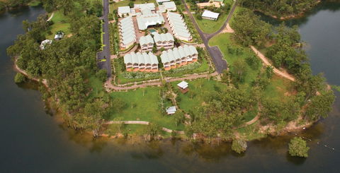 Tinaroo Lake Resort - Sunshine Coast Guide 0