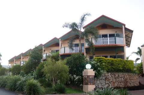 Tinaroo Lake Resort - Sunshine Coast Guide 1