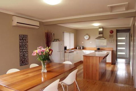 Pinestumps Holiday Home - Sunshine Coast Guide 2