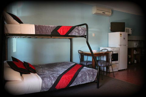 York Motel - Sunshine Coast Guide 7