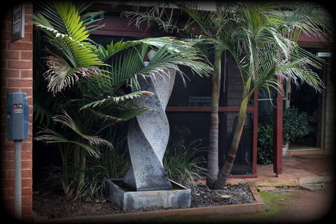 York Motel - Sunshine Coast Guide 3